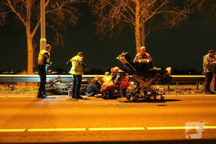 Ernstig ongeval met motor en auto op snelweg