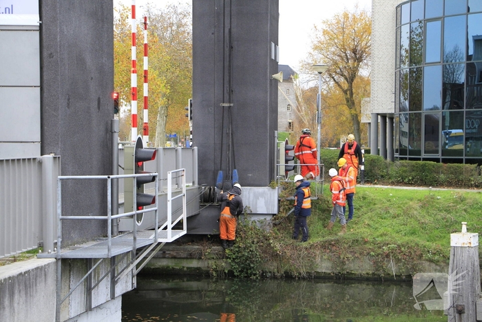 Onderzoek naar schade stadsbrug