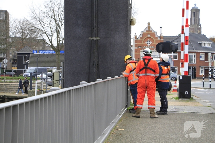 Onderzoek naar schade stadsbrug