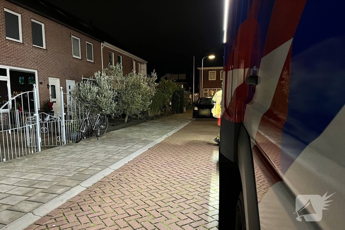 Brandweer onderzoekt lucht in woning