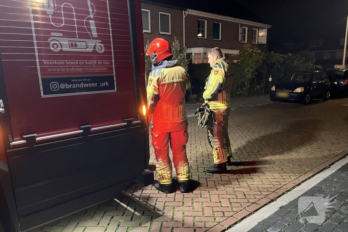Brandweer onderzoekt lucht in woning