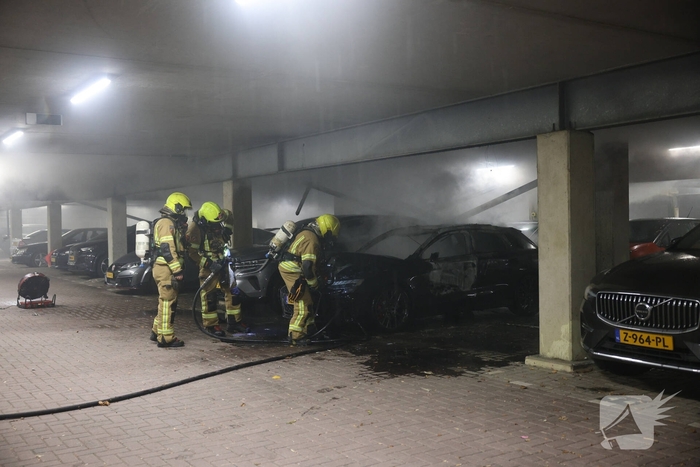 Industriebrand verwoest voertuigen in garage