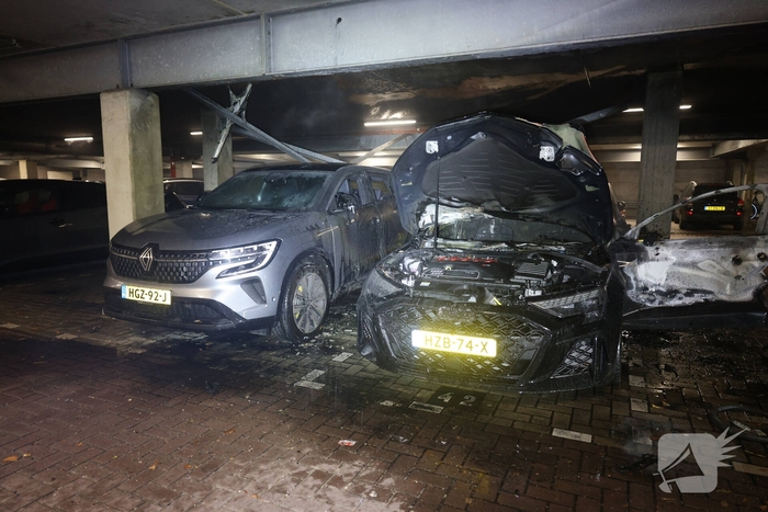 Industriebrand verwoest voertuigen in garage