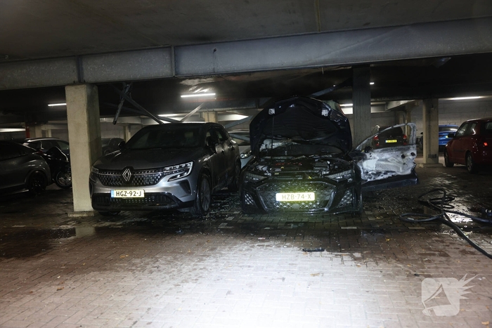 Industriebrand verwoest voertuigen in garage