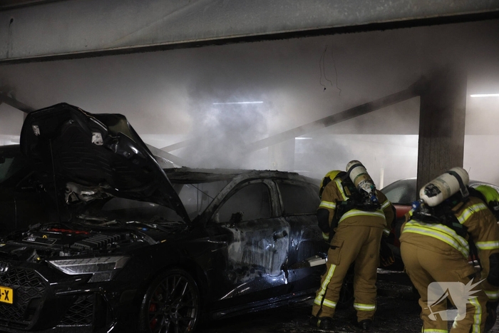 Industriebrand verwoest voertuigen in garage