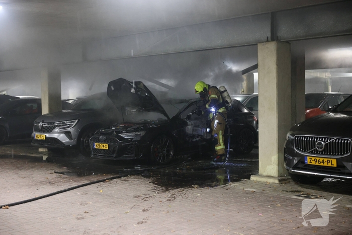 Industriebrand verwoest voertuigen in garage