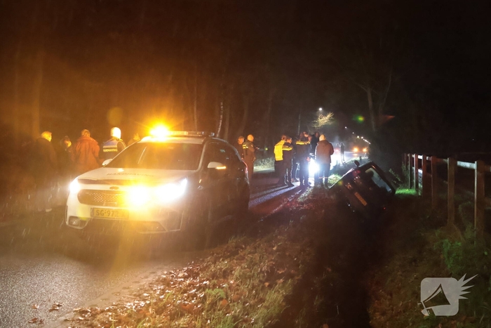 Auto raakt te water in ongeval