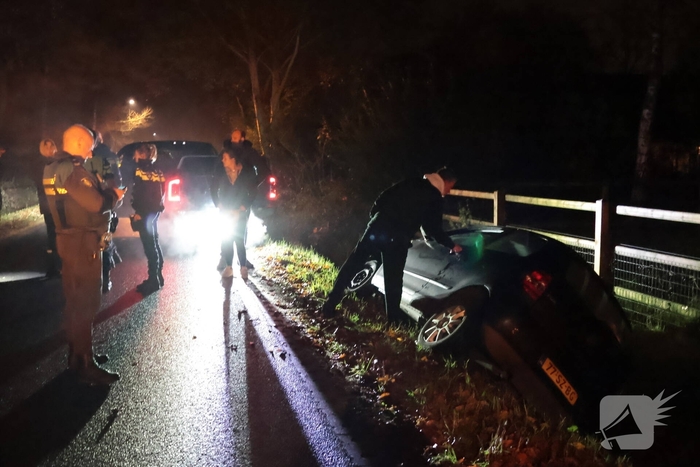 Auto raakt te water in ongeval