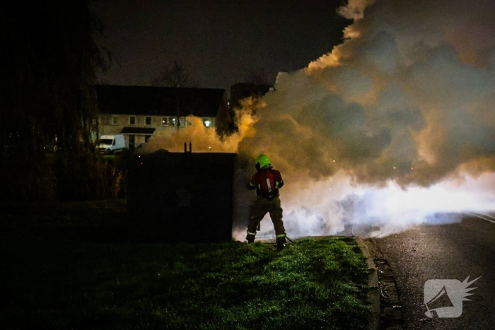 Brand in kledingcontainer veroorzaakt rookwolken