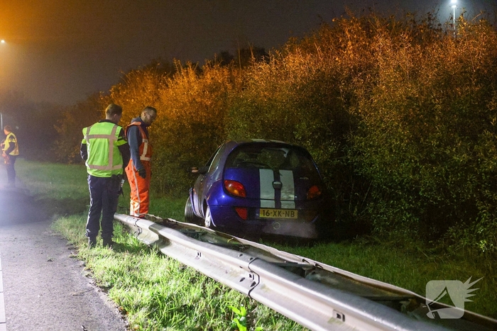 Auto volledig uitgebrand tijdens brandincident