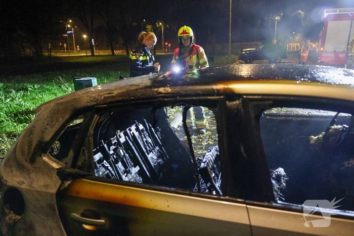 Auto volledig uitgebrand tijdens brandincident