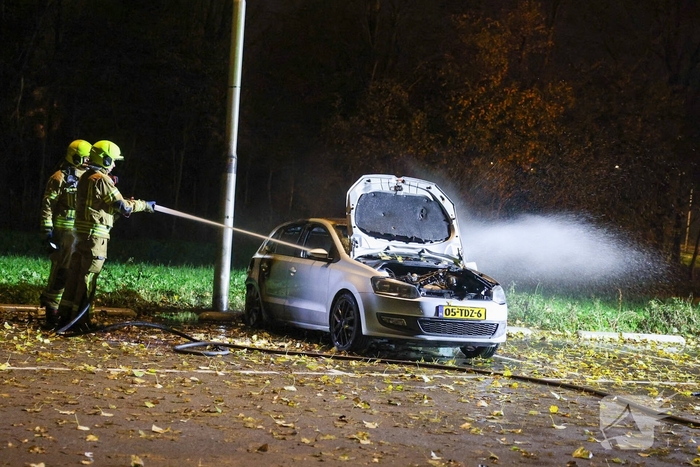 Auto volledig uitgebrand tijdens brandincident