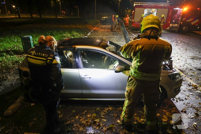 Auto volledig uitgebrand tijdens brandincident