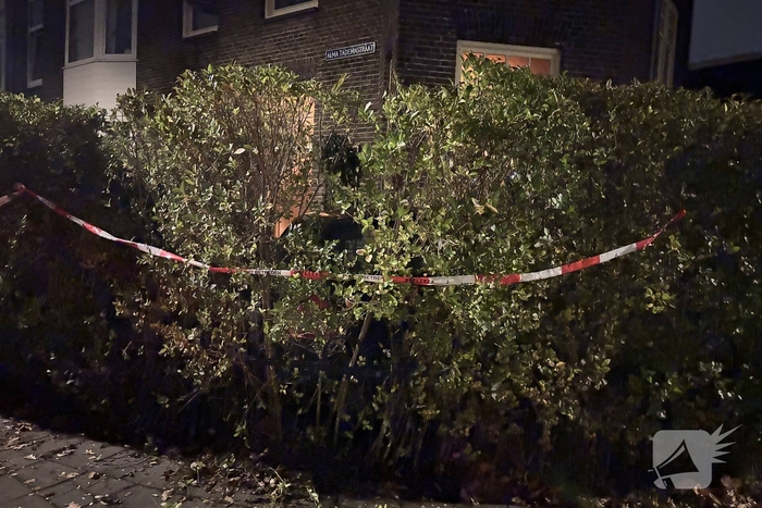 Melding autobrand blijkt heg in brand