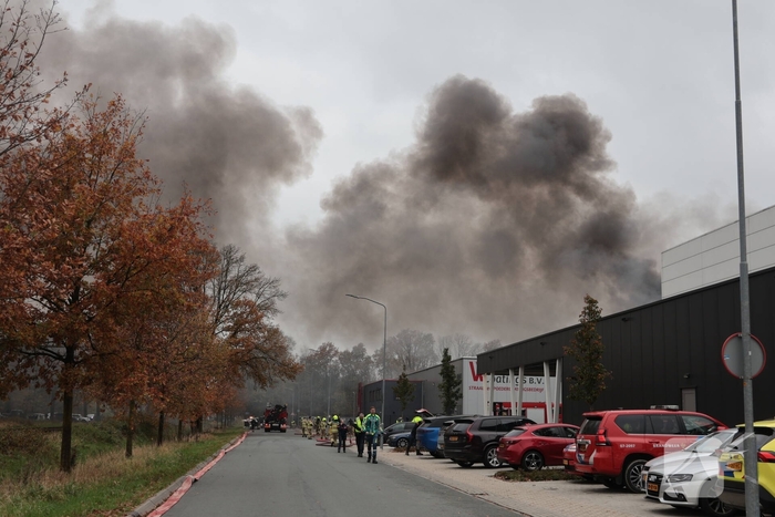 Grote brand in coatingsbedrijf veroorzaakt rookontwikkeling