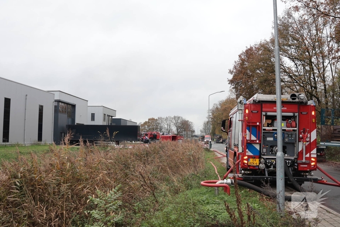 Grote brand in coatingsbedrijf veroorzaakt rookontwikkeling