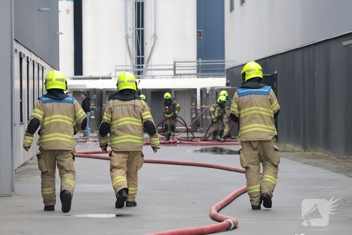 Grote brand in coatingsbedrijf veroorzaakt rookontwikkeling