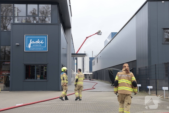 Grote brand in coatingsbedrijf veroorzaakt rookontwikkeling