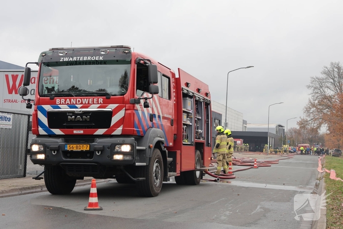Grote brand in coatingsbedrijf veroorzaakt rookontwikkeling