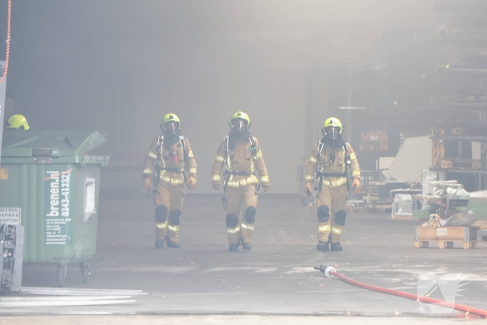 Grote brand in coatingsbedrijf veroorzaakt rookontwikkeling