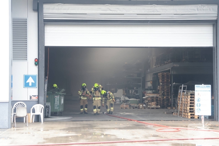 Grote brand in coatingsbedrijf veroorzaakt rookontwikkeling