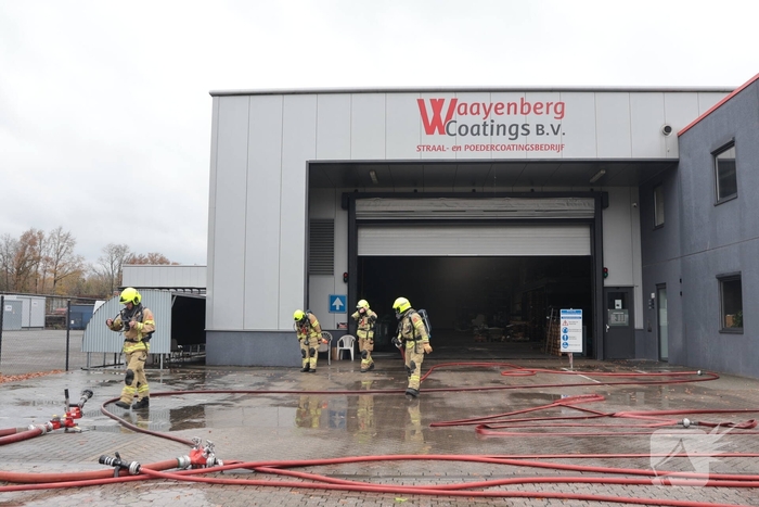 Grote brand in coatingsbedrijf veroorzaakt rookontwikkeling