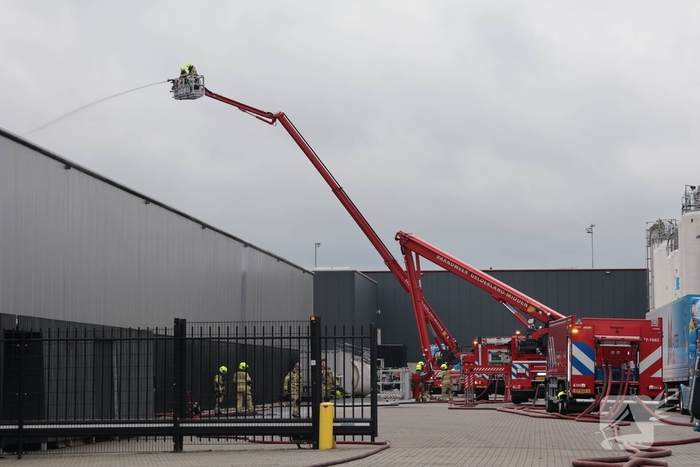 Grote brand in coatingsbedrijf veroorzaakt rookontwikkeling