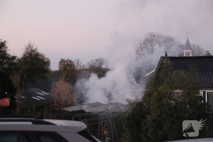 Flinke rookontwikkeling bij brand in bijgebouw