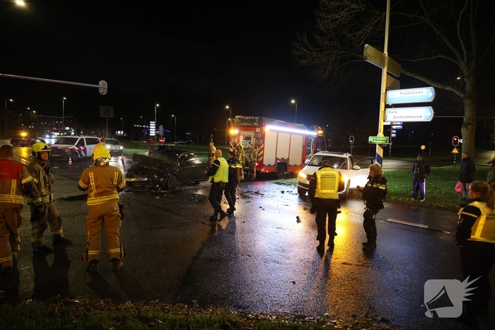 Botsing tussen voertuigen leidt tot geen gewonden