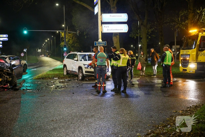 Botsing tussen voertuigen leidt tot geen gewonden