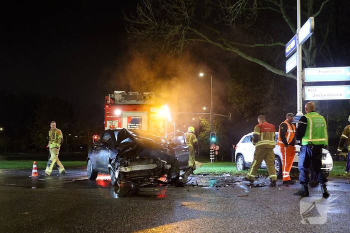 Botsing tussen voertuigen leidt tot geen gewonden