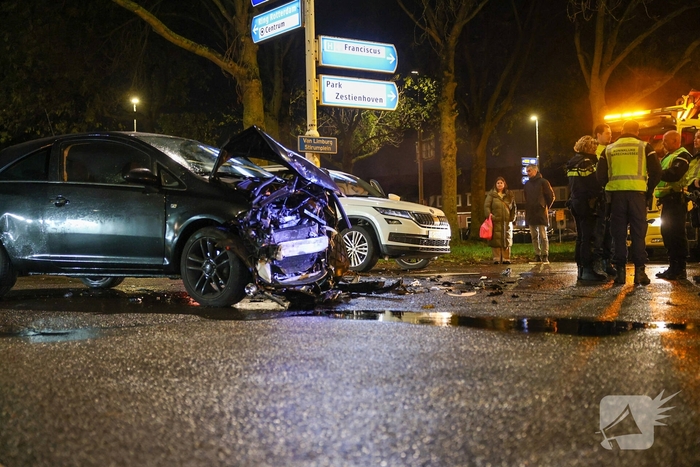 Botsing tussen voertuigen leidt tot geen gewonden