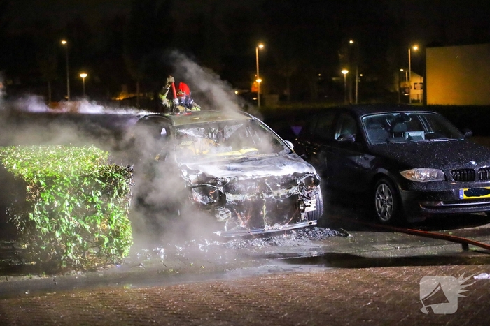 Auto gaat in vlammen op