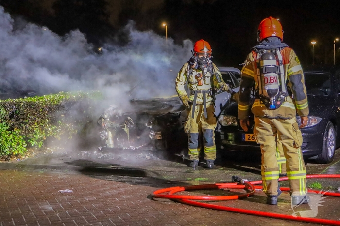 Auto gaat in vlammen op
