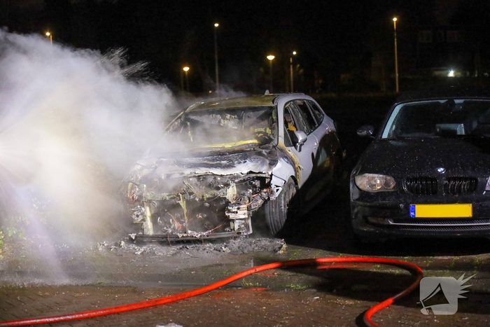 Auto gaat in vlammen op