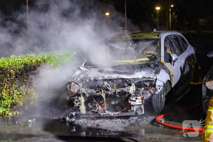 Auto gaat in vlammen op