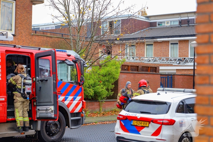 Vrouw en konijnen gered uit woningbrand