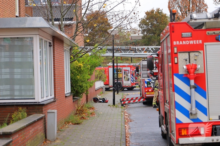 Vrouw en konijnen gered uit woningbrand