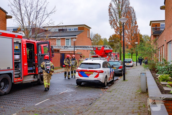 Vrouw en konijnen gered uit woningbrand