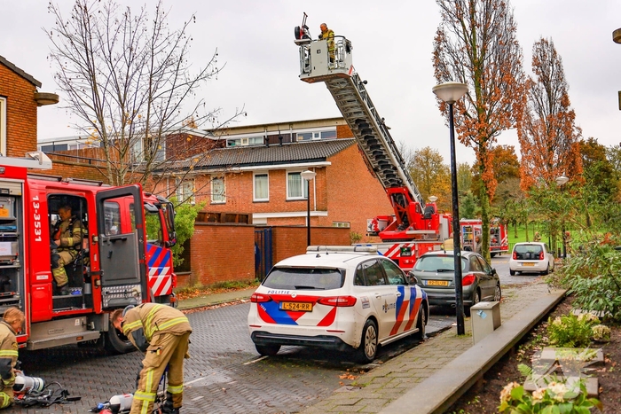 Vrouw en konijnen gered uit woningbrand