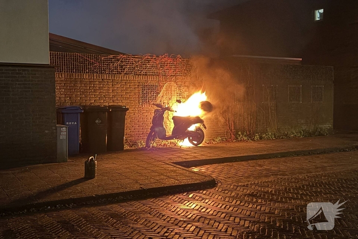 Scooter gaat in vlammen op