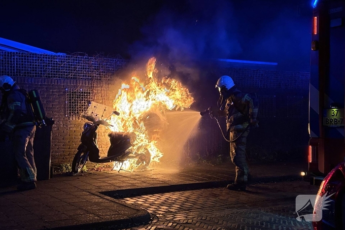 Scooter gaat in vlammen op