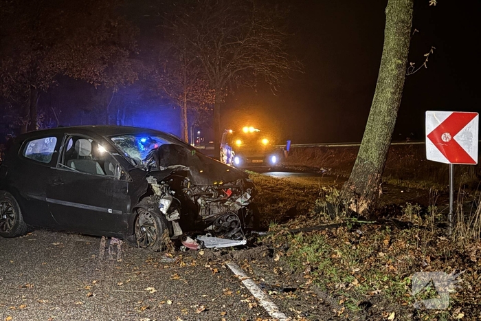 Bestuurder gewond na eenzijdige aanrijding