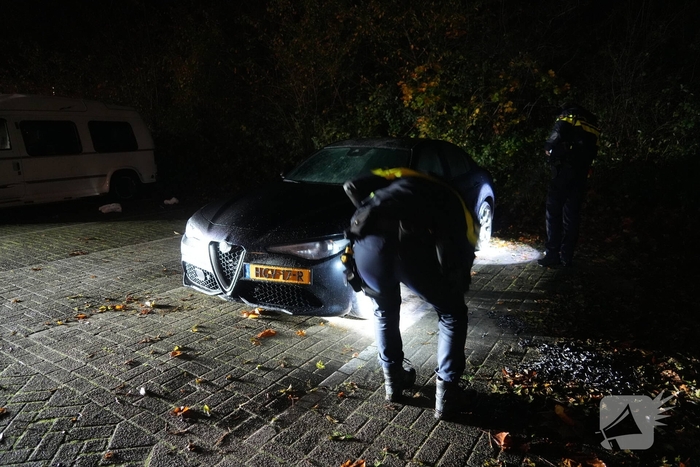 Auto in brand gestoken tijdens nachtelijke uren