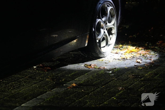 Auto in brand gestoken tijdens nachtelijke uren