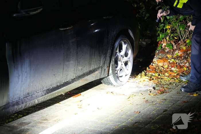 Auto in brand gestoken tijdens nachtelijke uren