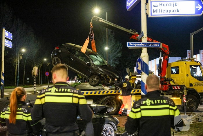 Frontale botsing tussen twee auto's zonder gewonden