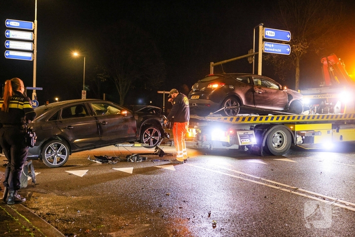 Frontale botsing tussen twee auto's zonder gewonden