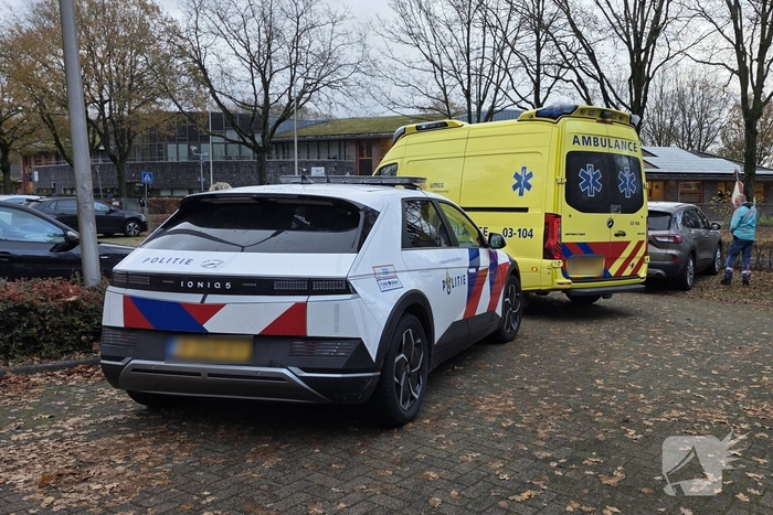 Botsing tussen twee voertuigen leidt tot behandeling slachtoffer