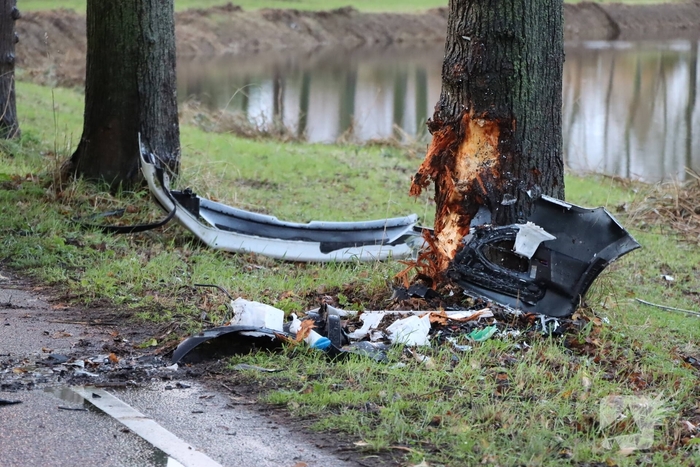 Eenzijdig ongeval eindigt tegen boom